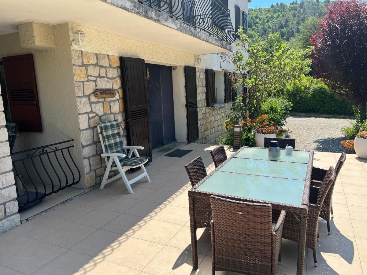 Bnb Castellane Chambre D'Hotes B&B Екстериор снимка
