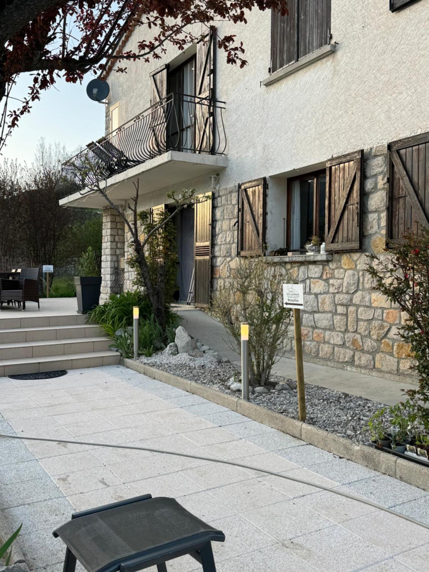 Bnb Castellane Chambre D'Hotes B&B Екстериор снимка