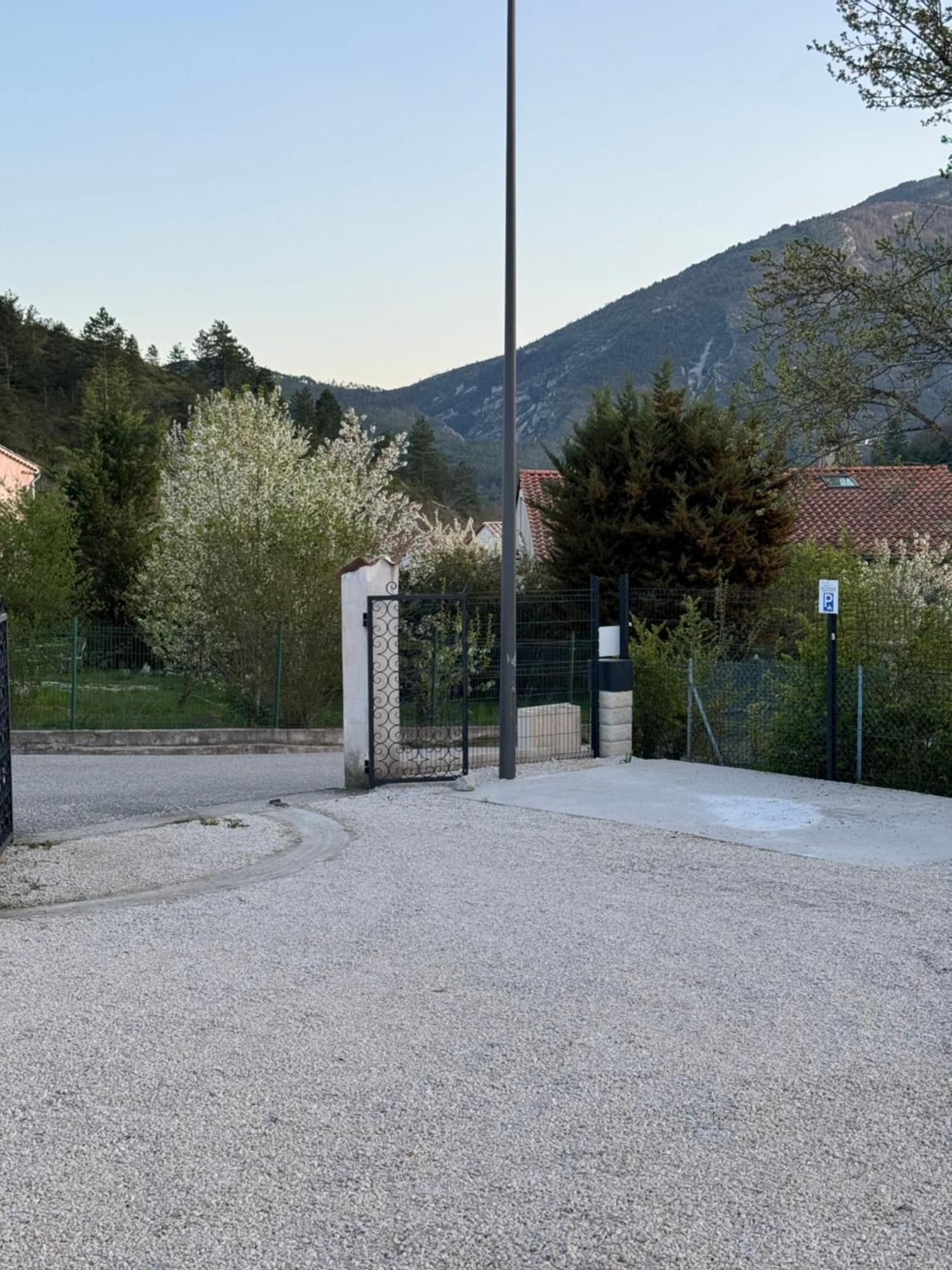 Bnb Castellane Chambre D'Hotes B&B Екстериор снимка