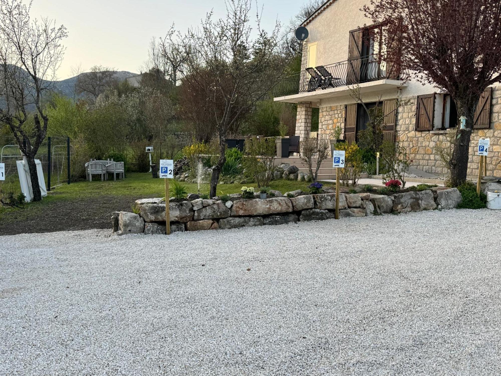 Bnb Castellane Chambre D'Hotes B&B Екстериор снимка