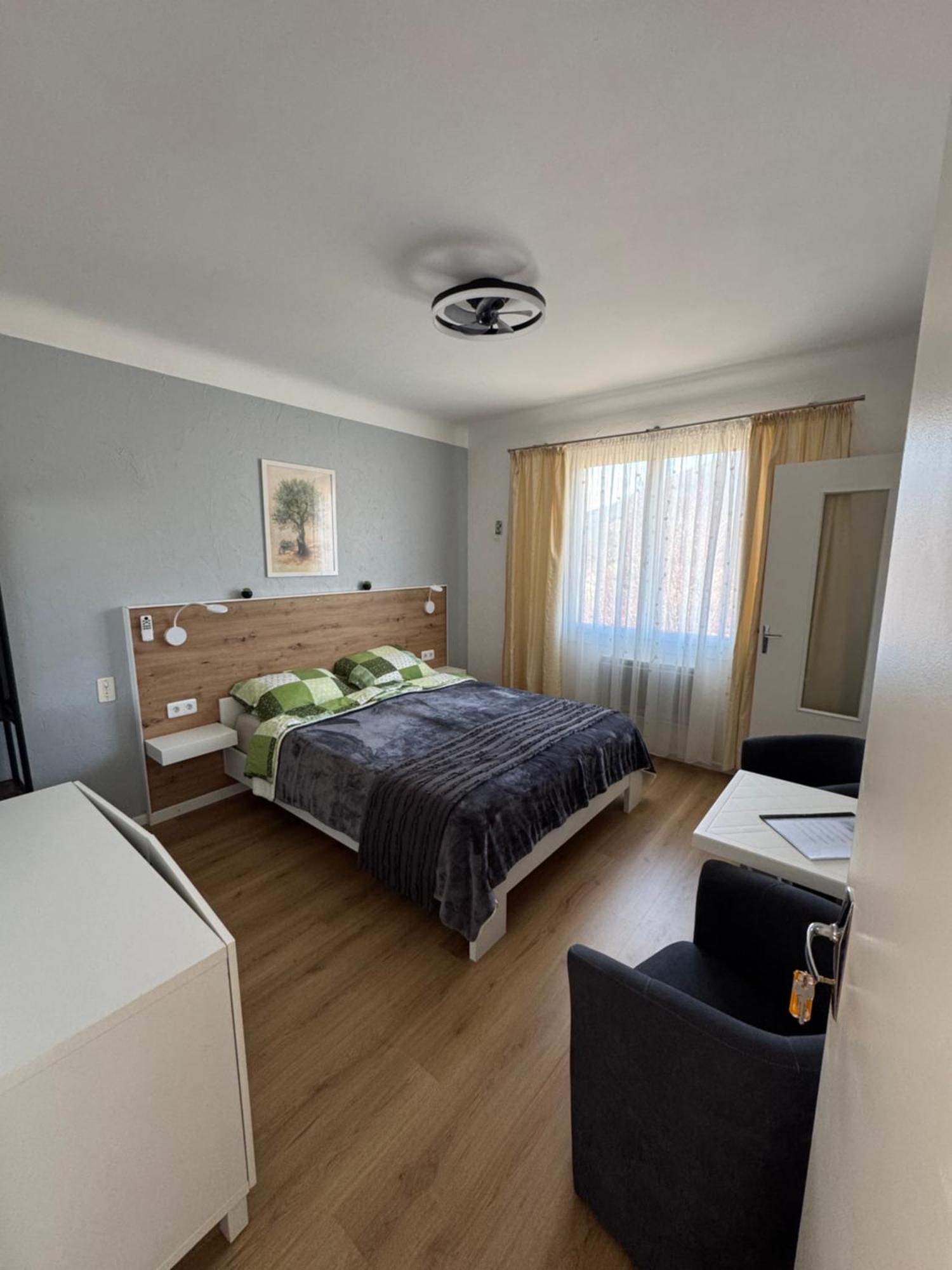 Bnb Castellane Chambre D'Hotes B&B Екстериор снимка
