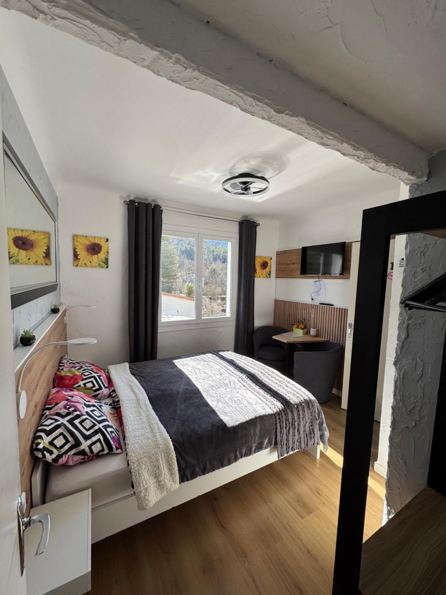 Bnb Castellane Chambre D'Hotes B&B Екстериор снимка